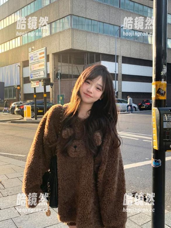 吃瓜网 在吃瓜网上登录,感觉自己仿佛置身于一场无尽的八卦派对!