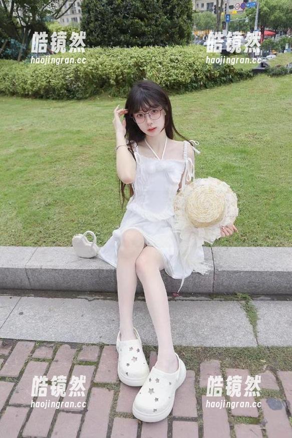 下载“黑料不打烊”，让你见识为何黑也是种美德！